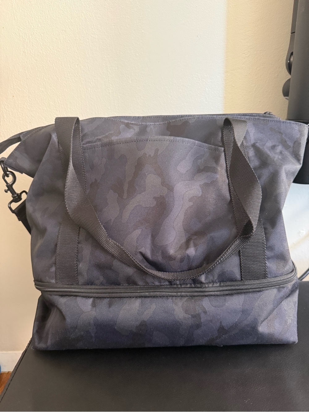 Lo & Sons - Catalina Deluxe Tote - Navy Camo
